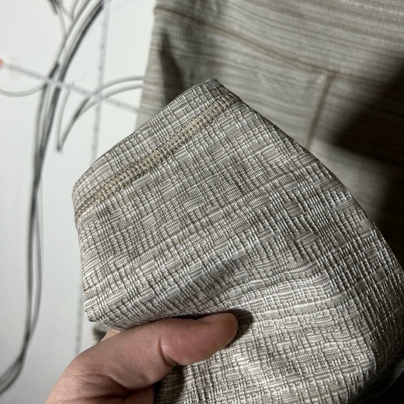 Athleta Cream Textured Women’s Capri Leggings, Size Small, Inner Pocket - Picture 4 of 11